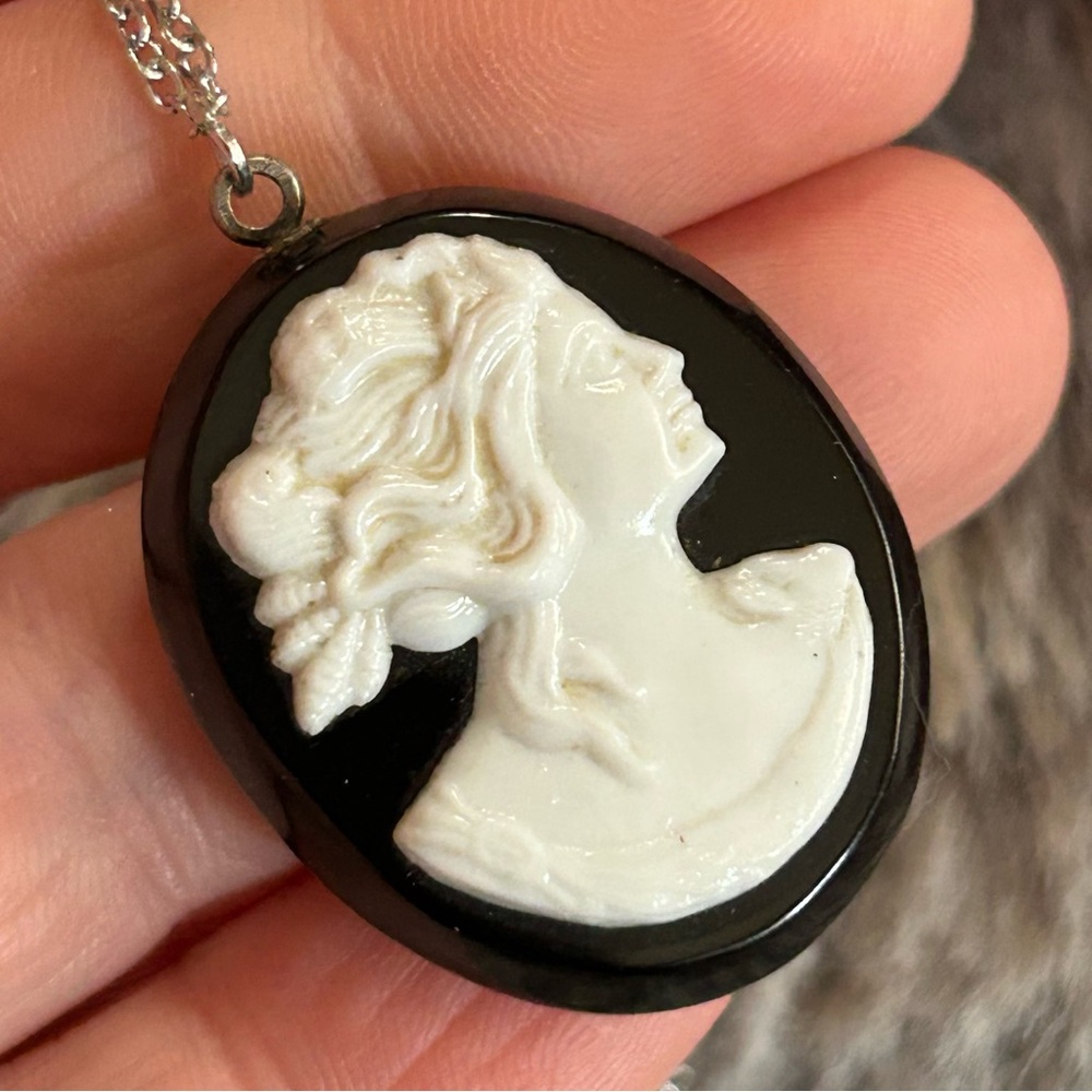 Vintage black and white Victorian lady cameo pendant on chain necklace